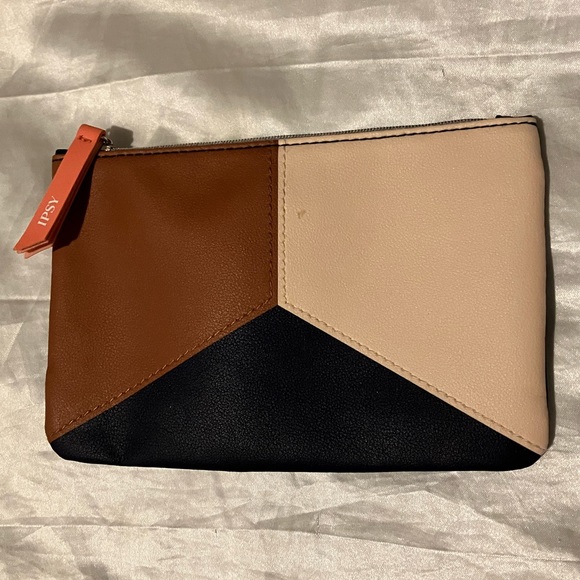 🌸5/15$ Ipsy bag - Picture 2 of 4